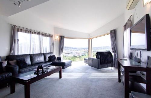 Wellington House | Spacious modern executive home