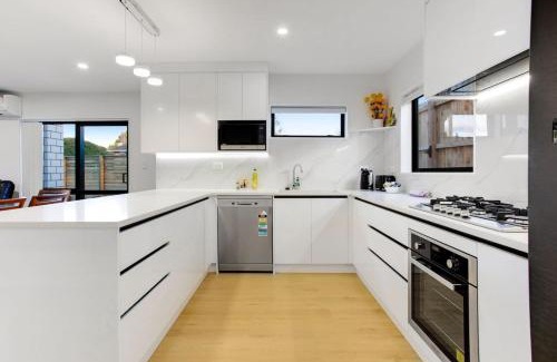 Papatoetoe House | Spacious Modern Home near Airport and Manukau City