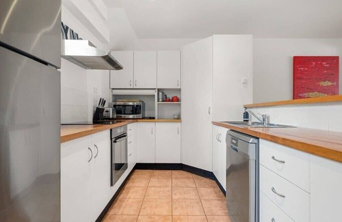 Hobart Central Business District Apartment | Spacious Modern Terrace in the Heart of Hobart CBD