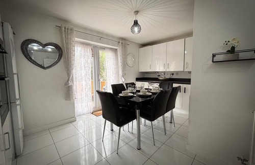 Birmingham House | Spacious Modern Townhouse, Discounts on long stays!
