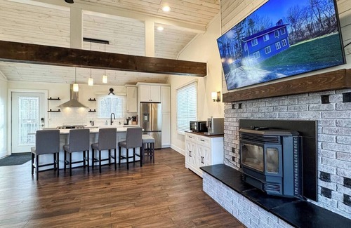 East Haven Rutland County House | Spacious Mountain Retreat–Near Killington & Downtown
