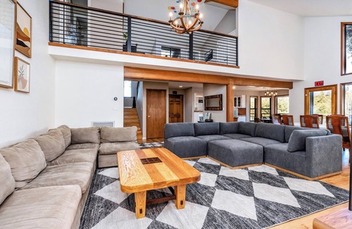 Oakhurst House | Spacious Mountain View Home - Pool, Spa, Game Room & Stunning Views [Sleeps 13]