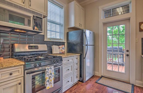 Fredericksburg House | Spacious Oasis l Hot Tub, Pet Friendly, 1.2+ Acres, Near Main St - Sleeps 12!