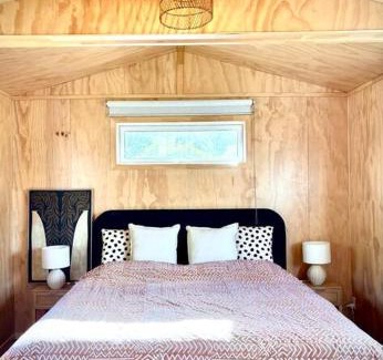 Takaka House | Spacious one bedroom guesthouse close to town