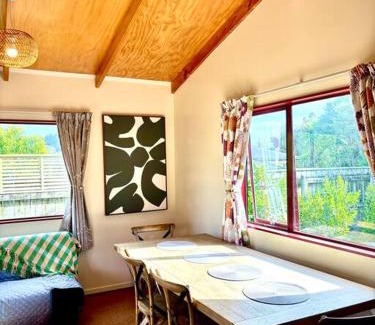 Takaka House | Spacious one bedroom guesthouse close to town