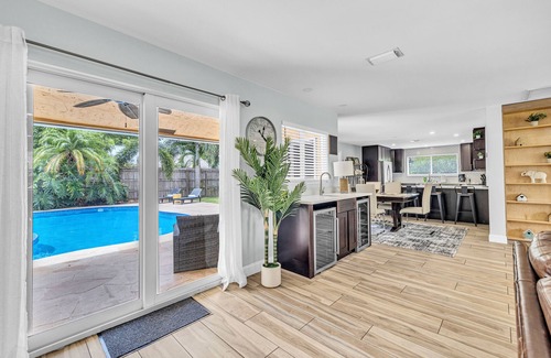 Tropic Palms House | Spacious Palm Paradise Retreat -Heated Pool East Delray - Near The Beach- 4/3