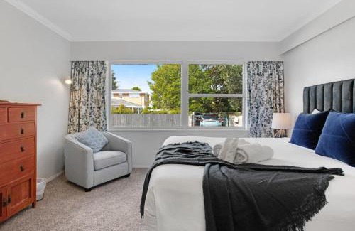 Papakura House | Spacious Papakura Family Delight w Deck and Yard