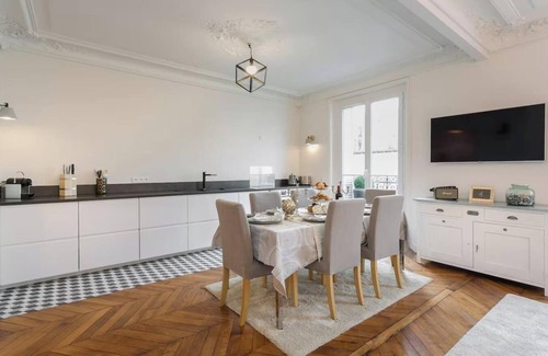 Notre-Dame-des-Champs Apartment | SPACIOUS PARISIAN RETREAT- BY LUXEMBOURG GARDEN AT RUE D'ASSAS- SAINT GERMAIN