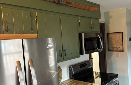 Beech Mountain House | Spacious Pet friendly 5-bedroom house in fabulous Beech Mountain with WiFi.