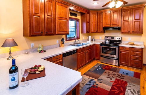 The Galena Territory House | Spacious! Private Hot Tub and Fire Pit, Great Games! Close to Shopping and Food!