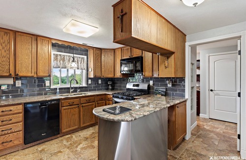 Meadow Lakes House | Spacious Private Lakefront Home - Perfect For Families and Corporate Rentals