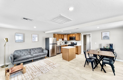 Sierra Vista House | Spacious & Private Sierra Vista Retreat with Pool!