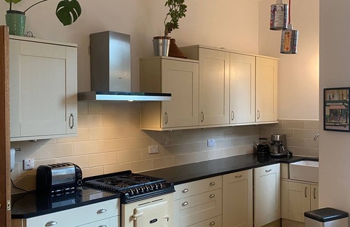 Merchiston Apartment | Spacious, quiet, central Edinburgh family apartment (3 bathrooms)