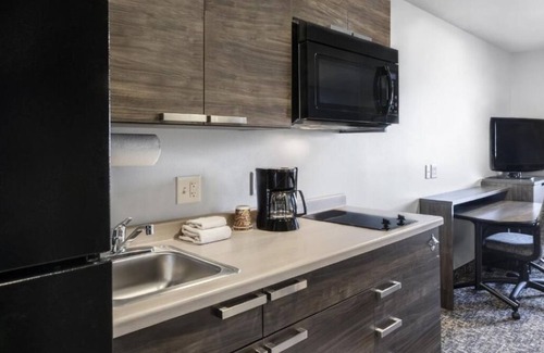 Beatrice Hotel | Spacious Room Pets Allowed Close To Homestead Park And Skate Center