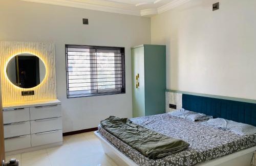 Ahmedabad House | Spacious room with modern touch