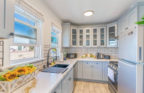 Alhambra Apartment | Spacious & Serene 3BR Retreat King Bed Safe Area Close to DTLA and OT Pasadena!