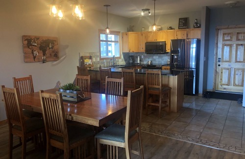 East Kootenay Condo | Spacious Ski-in Ski-out/Golf condo .ski down to the lift