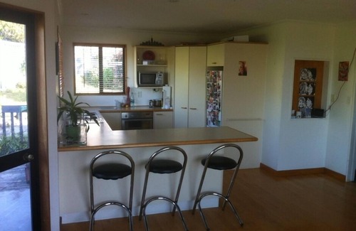Tawa House | Spacious - Sleeps 5 plus baby and pets. Wonderful Views.