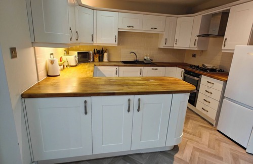 Solihull House | Spacious Solihull House 4 Bedrooms, Parking, Huge Garden -Near NEC & Airport