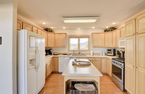 Buena Vista House | Spacious, Spectacular Mtn Views, Centrally Located! Brand New Listing!