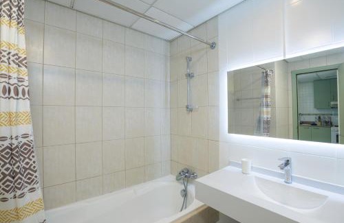 Motor City Apartment | Spacious studio in a green oasis