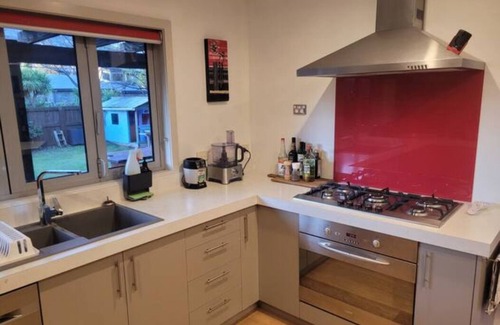 Arthur's Point House | Spacious Sunny 4 Bedroom Home located just 5 min drive from Queenstown's centre