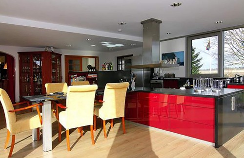 Grellsbull House | spacious thatched cottage with many extras