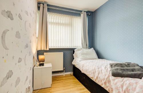 Tilbury Villa | Spacious Tilbury Home - Perfect for Contractors, Families, Groups