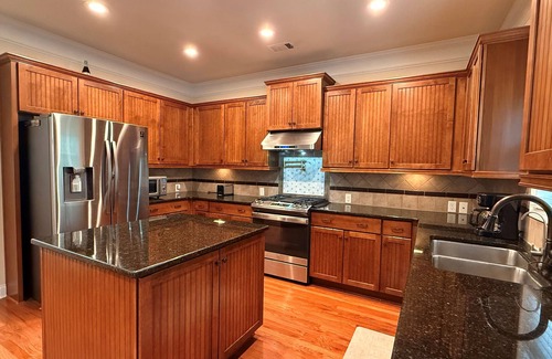 Five Forks House | Spacious & Tranquil 6 bedrooms/4 bathrooms in Simpsonville