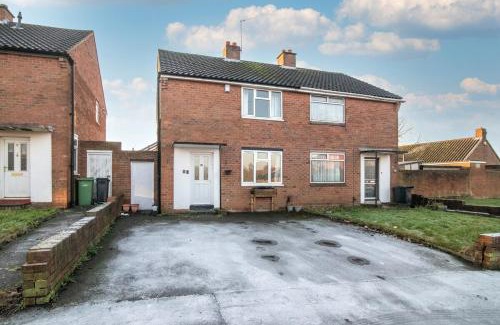 Brierley Hill House | Spacious two bed house with parking and garden