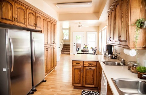 Kanab House | Spacious Victorian-Style Family Retreat | 5 Ensuite Bedrooms + Event-Ready Yard
