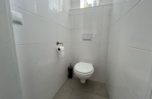 Oberlaa Apartment | Spacious Vienna 4BR Stay for Friends & Families