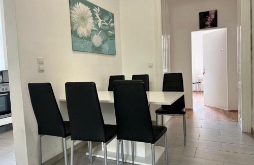 Oberlaa Apartment | Spacious Vienna 4BR Stay for Friends & Families