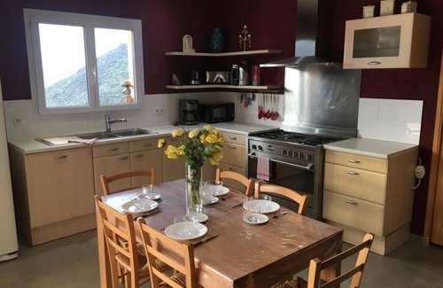 Arbellara Villa | Spacious villa, 10 people, beaches 15 minutes away, ideal for family and friends