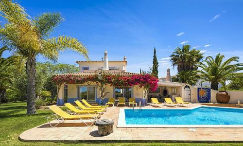 Estombar Villa | Spacious Villa in Carvoeiro with Private Pool