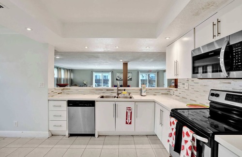 Hollywood Hills Villa | Spacious Villa w/Heated Pool Trampoline BBQ Games