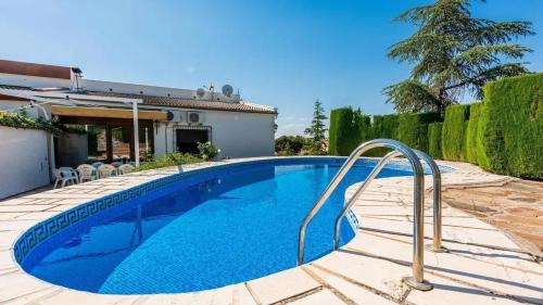 Barrio de la Vega Villa | Spacious Villa with Private Pool in Monachil