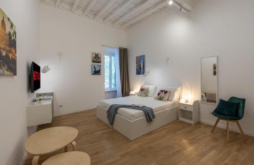 Rione V Ponte Apartment | Spanish Steps Brianzo Home Walkable AC Wifi