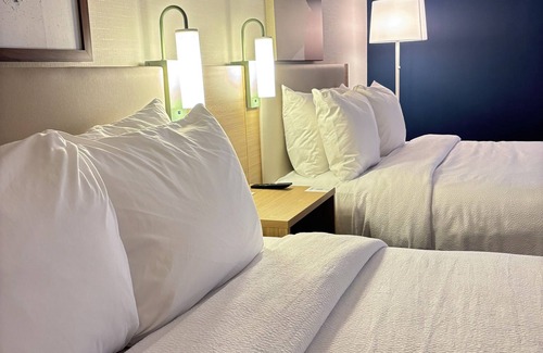 Gateway Hotel | Spark by Hilton Toronto Mississauga