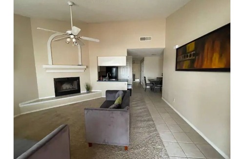 El Paso House | Spectacular 2BR Gem Easy Access to I-10, Malls!