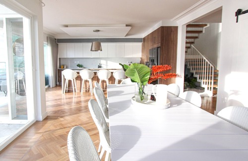 Cronulla House | Spectacular 5 Bedroom Ocean Front Home - Ranked in top 20 beach houses in NSW!