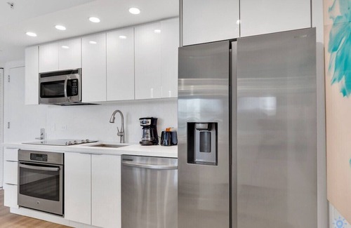 Hallandale Beach Apartment | Spectacular Apt w/Private Balcony + Pool