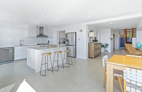 Sunrise Beach House | Spectacular Beachside Living, Sunrise Beach