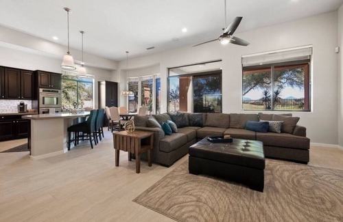 Glen Eagle House | Spectacular GOLF Course Frontage+POOL TABLE+Heated Pool+SPA+MRE