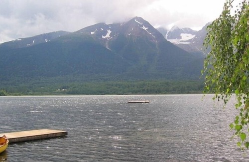 Smithers House | Spectacular Lake Front Log Cabin