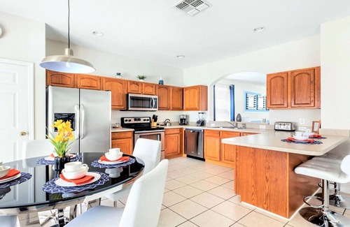 Windsor Hills House | ❤️Spectacular Lake View, Large Home/Pool & SPA, 2 Miles to Disney,Steps to Club
