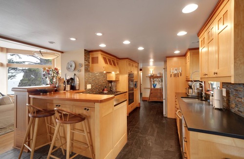 Oceanside House | *Spectacular Luxury Oceanfront Home Hot Tub on Deck Steps to Beach!
