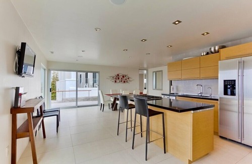 Sunset Cliffs Villa | SPECTACULAR OCEANFRONT ESTATE-Private Pool and Hot Tub, Sweeping View