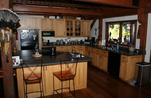 Etlan House | Spectacular Spirit Dancer 4 bedrooms, 1 den w/bed, Luxurious on 60 private acres