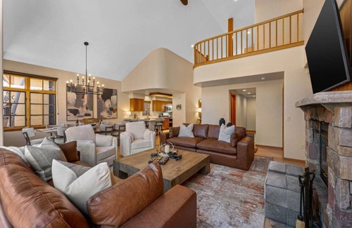Avon House | Spectacular views | Private Hot Tub | Sleeps 16